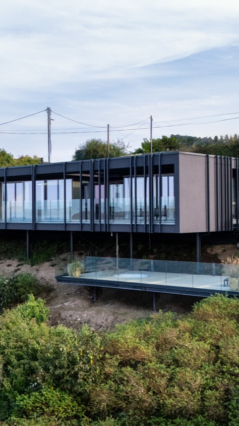 Ardmore, a project by @KioskArchitects, brings together careful detailing and a strong connection to its setting. Our photography captures the house through a mix of drone, interior, and exterior architectural imagery, tying together important elements such as the quality of light, materials, and seaside views, bringing a beautifully considered design to life.
A coastal home designed by @kioskarchitects, with windows and glazing by @2020glazing and construction by @roseconstructionirl 
#architecture #IrishArchitecture #architecturalphotography #dronephotography #interiorphotography #exteriorphotography